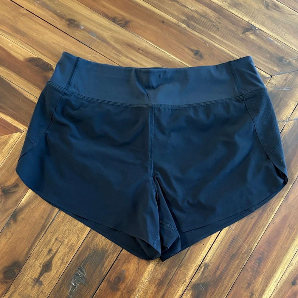 Athleta Black Run With It 3.5” Short
